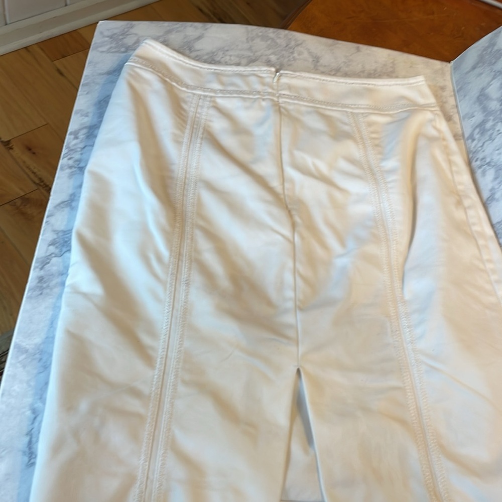 White & Black - white skirt - Picture 4 of 5